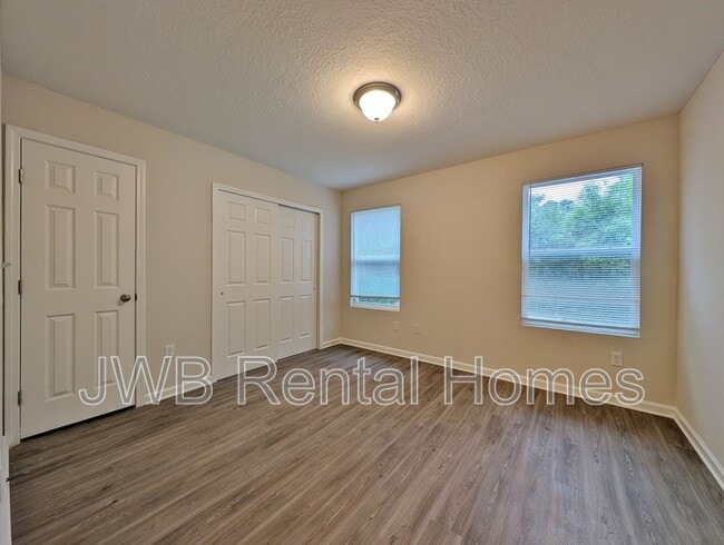 Photo - 1528 W 24th St