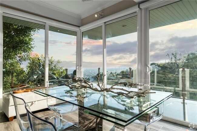 Building Photo - 1737 Sunset Plaza Dr Rental