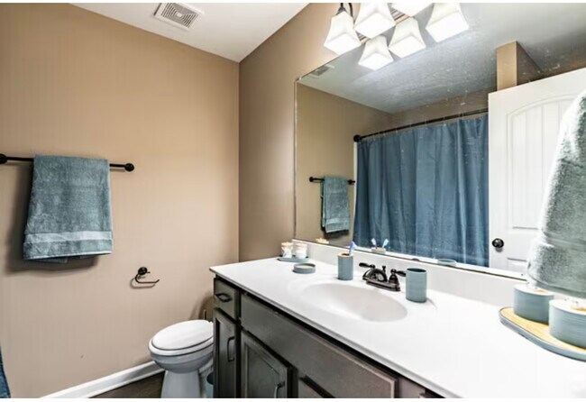 Photo - 2495 Rollow Ln