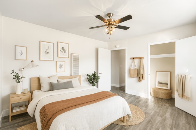 Photo - Royal Palms Apartments