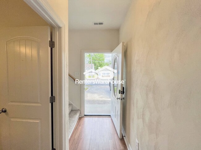 Photo - 1713 Sparrow Rd