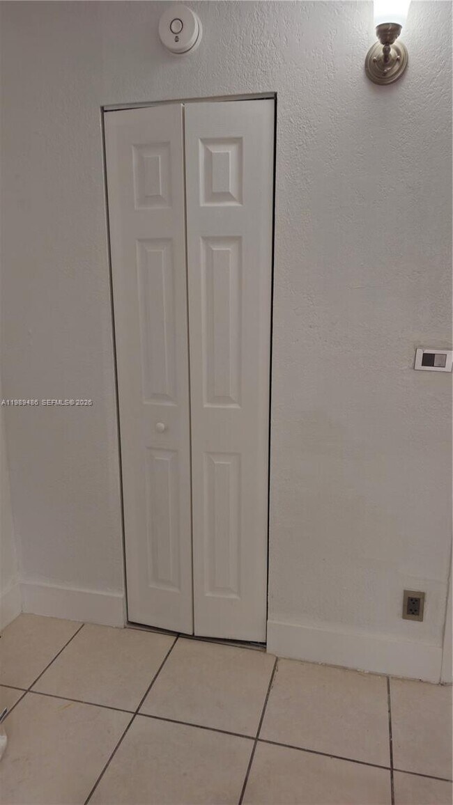 Photo - 4550 NW 9th St Unidad 505E