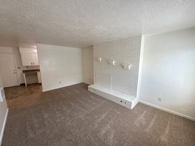 Photo - 2475 Lee St SE