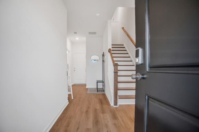 Photo - 214 Yorkshire Dr