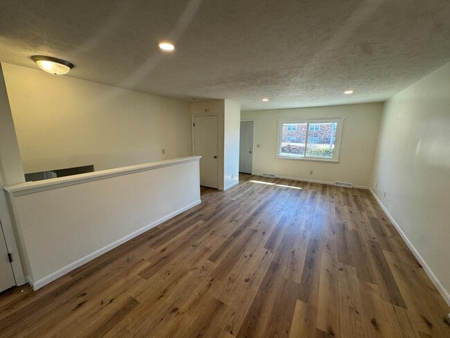 Building Photo - 208 Lindell Dr Rental