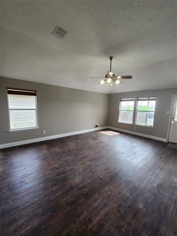 Photo - 907 Live Oak Dr
