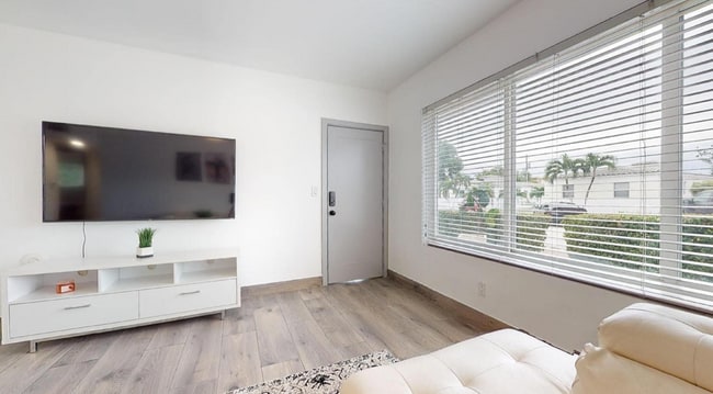 857 81st St Unidad 3