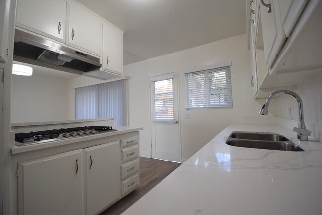 Photo - 15940 Hart St Unit 15940