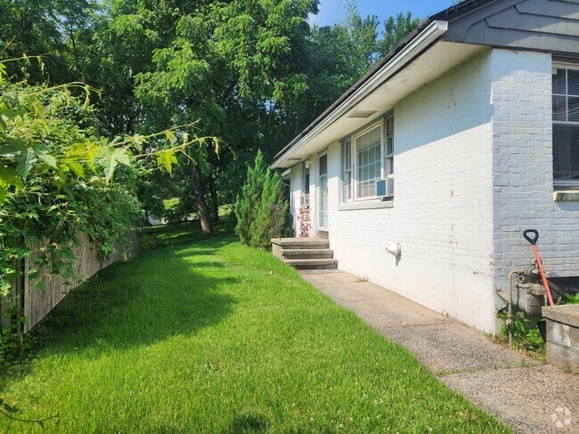 Building Photo - 20 Gilbert Hill Rd Rental