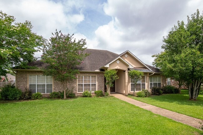 Photo - ***Large 4/2.5 in Westpoint***