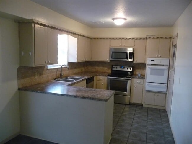 Photo - 515 SW 69th St