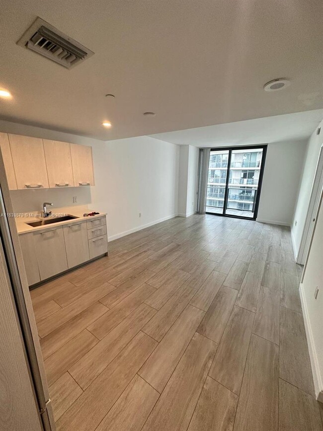 Building Photo - 45 SW 9th St Rental