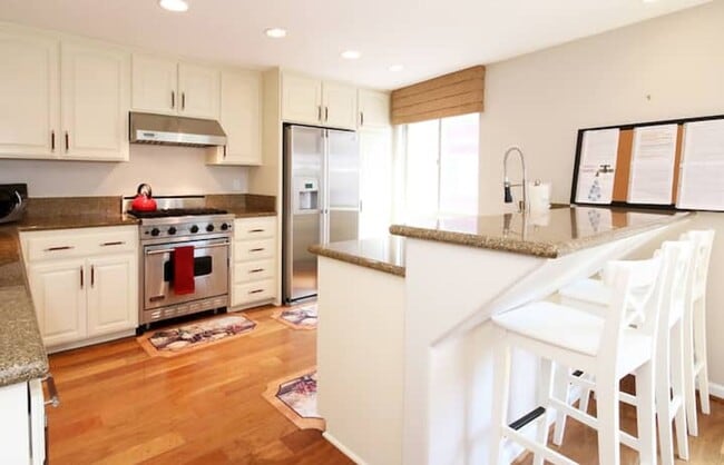 Photo - Ocean views, downtown, bay, luxury big SFH. Gustavo Lopez AMSI