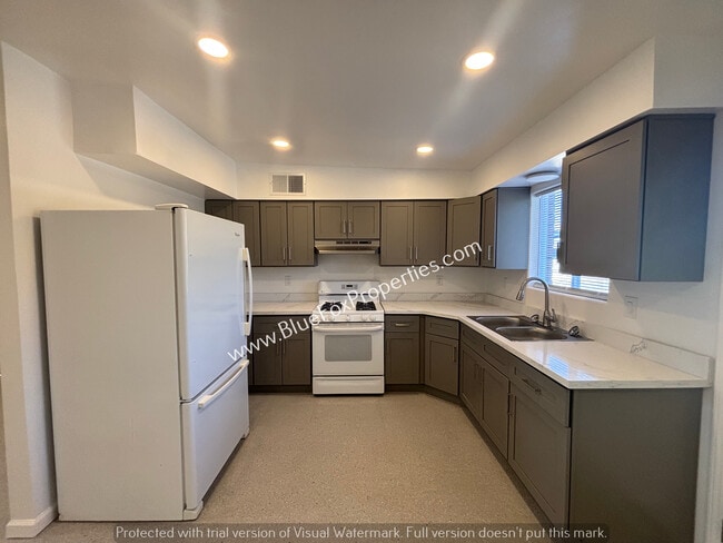 Photo - 654 W Mabel St