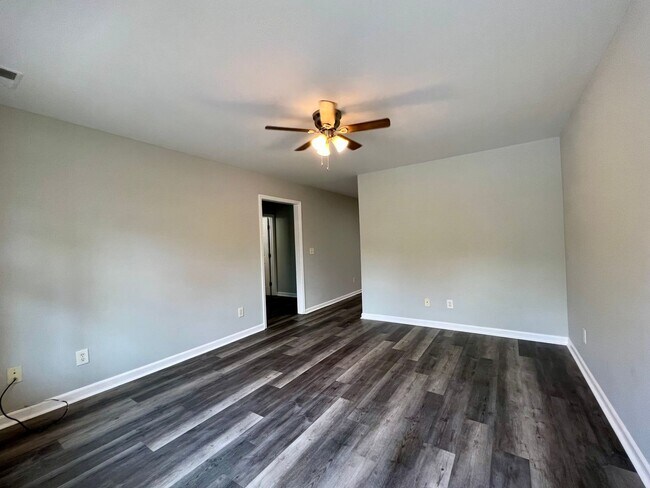 Photo - 3 Bedroom Duplex with Yard