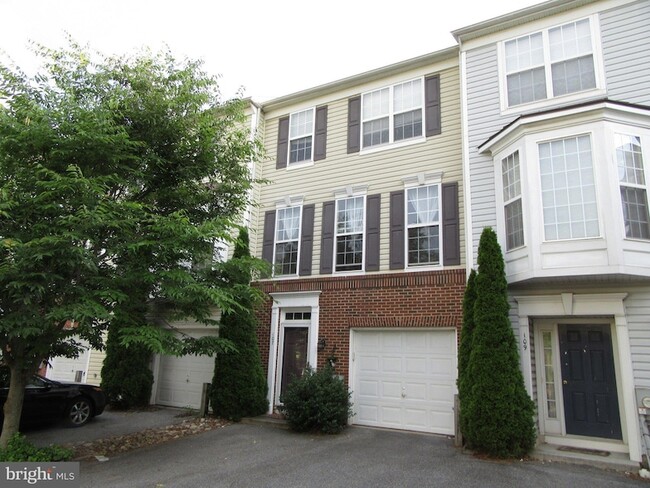 Photo - 107 Creekmont Ct Townhome