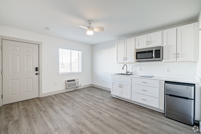 Studio, 1BA - 638SF - Living Room