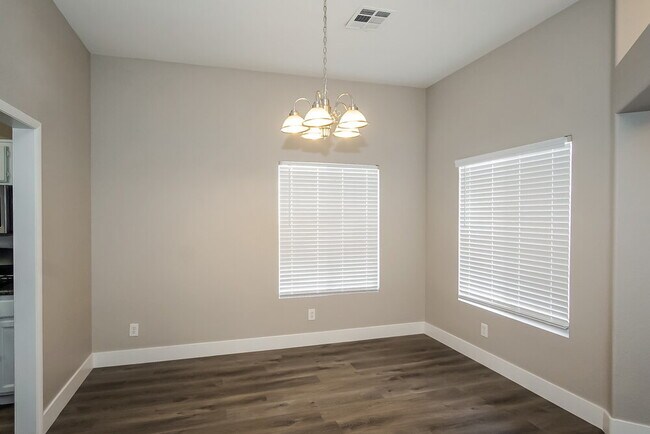 Photo - 456 Wright Way