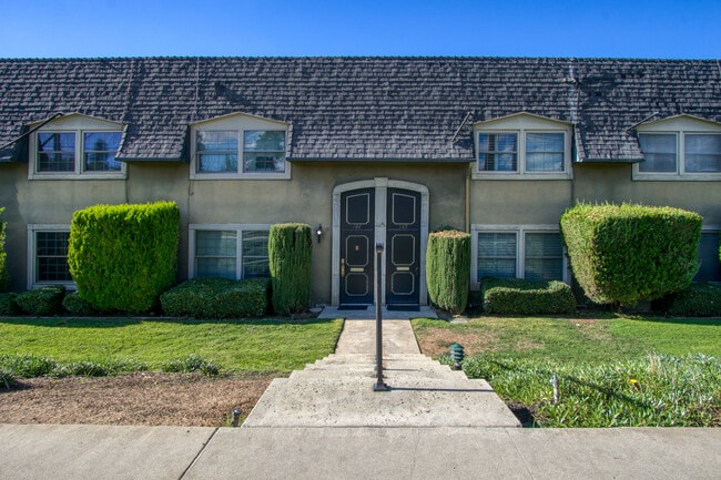 Photo - 101 E Cypress Ave