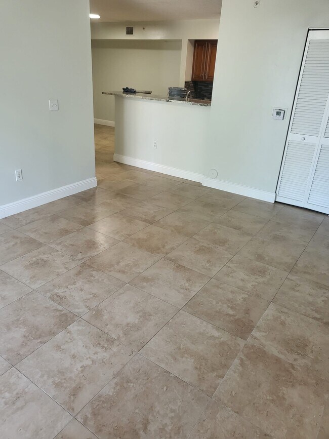 Photo - 11133 SW 8th St Unidad 103