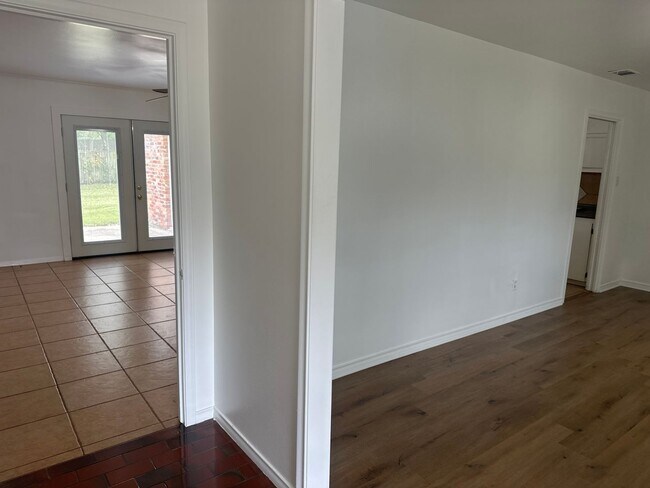 Photo - 2213 Suanne Dr