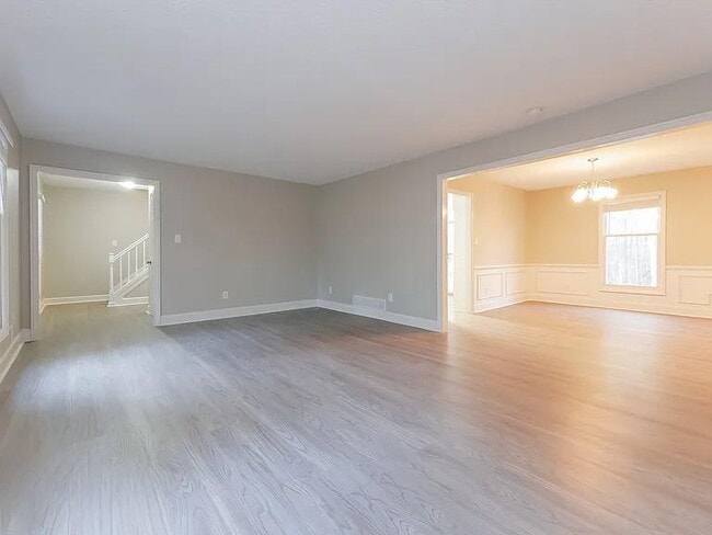 Photo - 325 Derby Dr