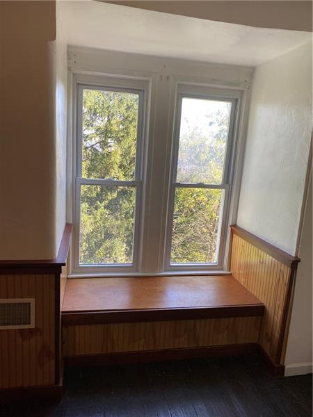 Photo - 1708 Leister St