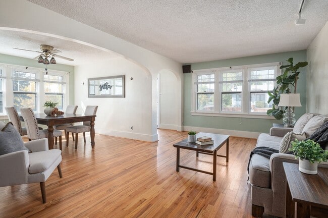 Photo - 3 BEDROOMS, 1.5 BATH HOME, CLOSE TO HOSPITAL AND DOWNTOWN!