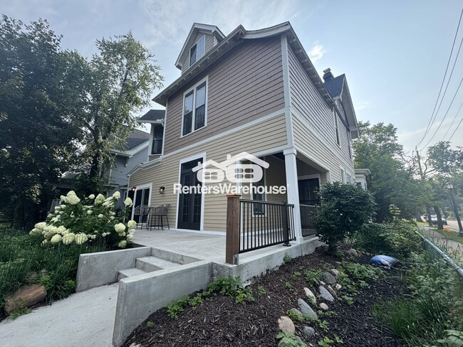 Building Photo - 2200 Fremont Ave S Rental