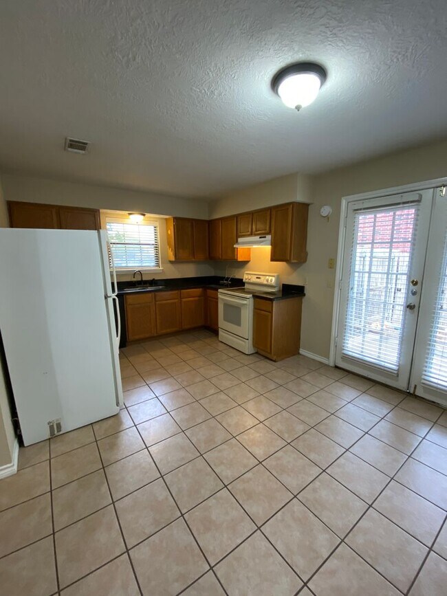 Photo - AUGUST PRE-LEASE Spacious & Affordable 3 B...