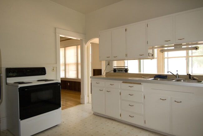 COCINA - 221 E Cache La Poudre St