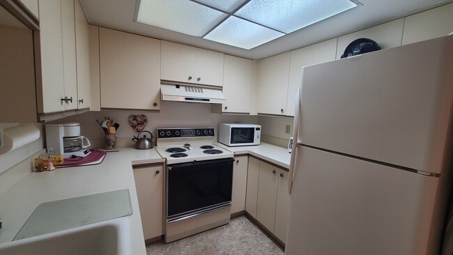 Photo - 510 SW South River Dr Unit 204