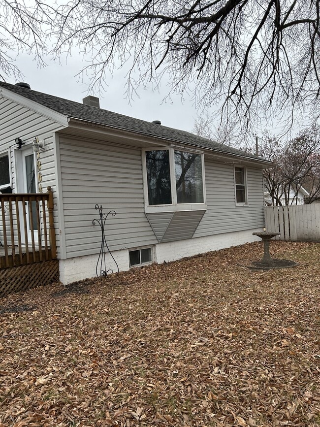 Photo - 11864-11858 58 St NW