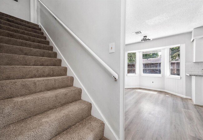 Photo - 9014 Landwood Dr
