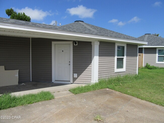 Building Photo - 1300 Grace Ave Unit D Rental