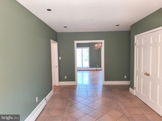 Photo - 901 Walker Rd