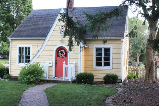 Building Photo - Adorable Home For Rent!
