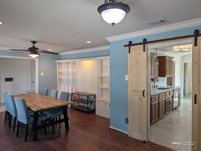 Building Photo - 1406 N Trail Dr