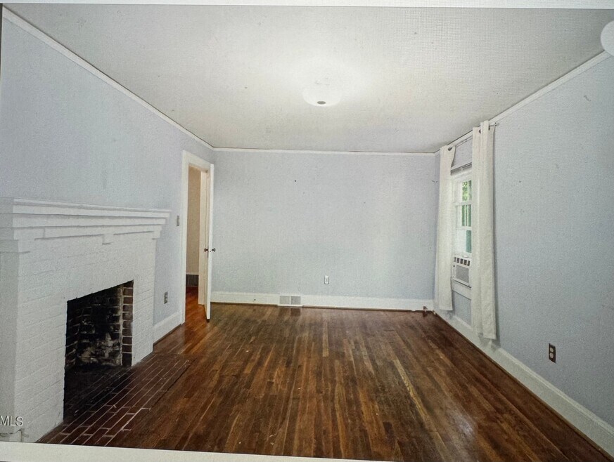 107 Carr St