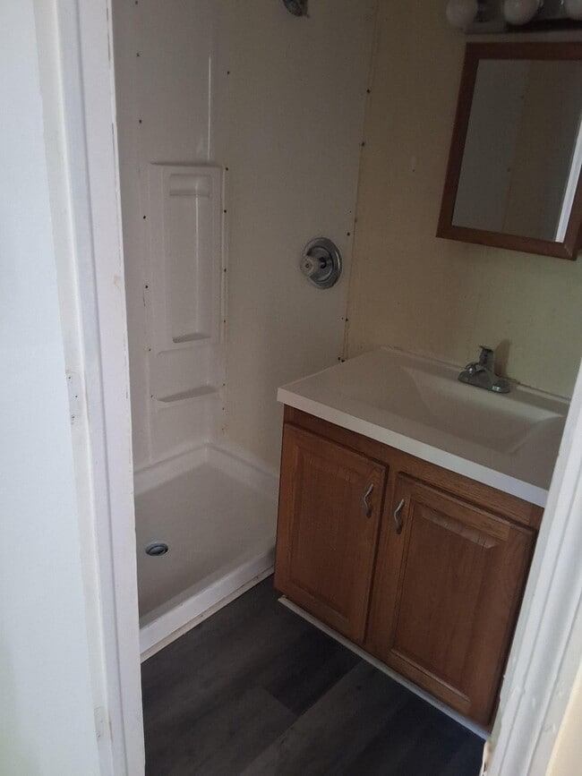 4 Brewster Ln Unit 1