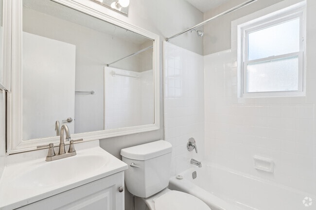 2BR, 1BA - 730SF - Bathroom