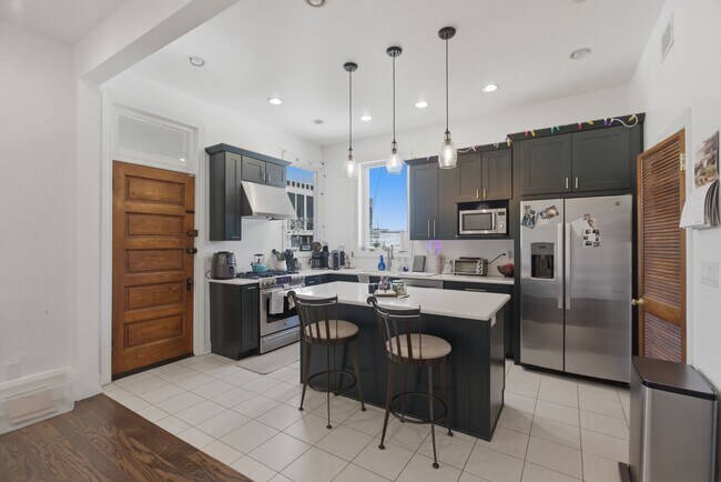 Photo - 850 W Oakdale Ave Unit 3