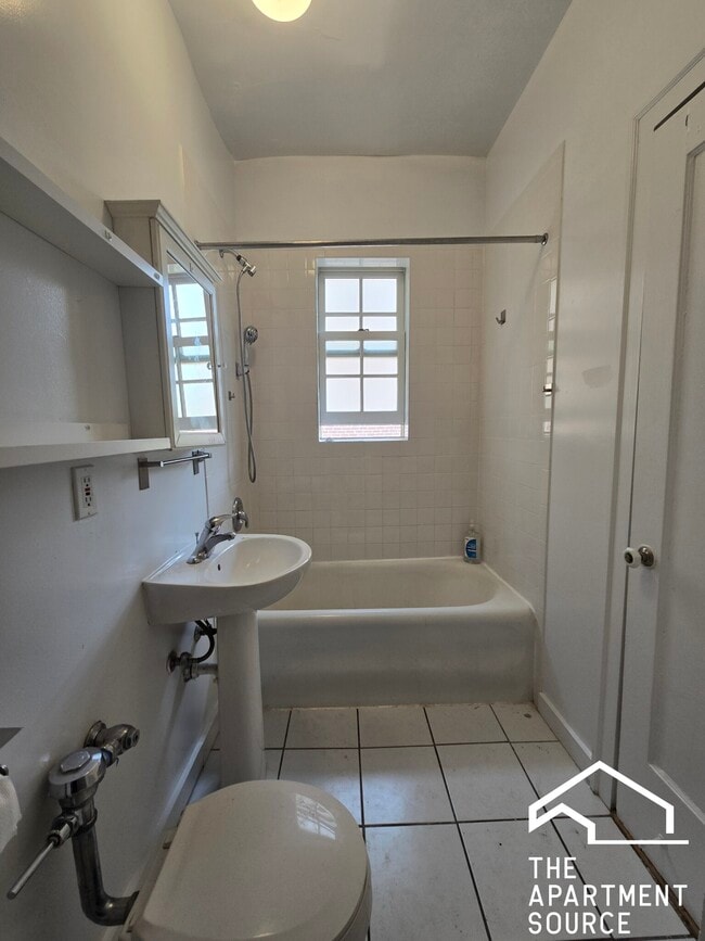 Photo - 1456 Oak Ave Unit 3N