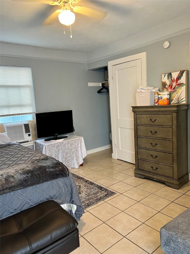 Photo - 3126 Webster St