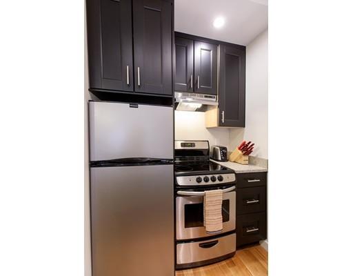 Building Photo - 303 Newbury St Unit 2