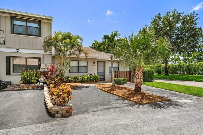 Photo - 16422 Straw Way