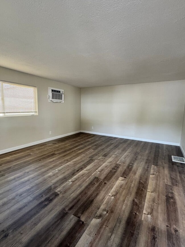 Photo - Selah remodeled 1 br, 1 ba home with washe...