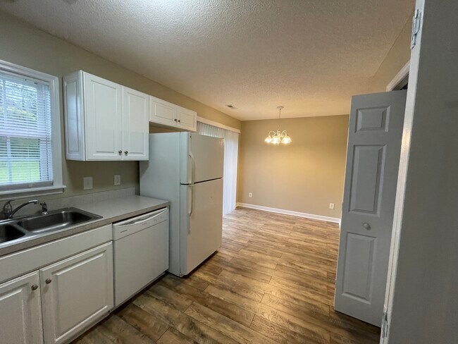 Photo - 119 Tillett Ln