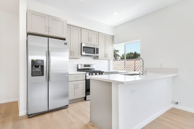 Photo - 5234 W 20th St Unidad 5234 Lower Floor