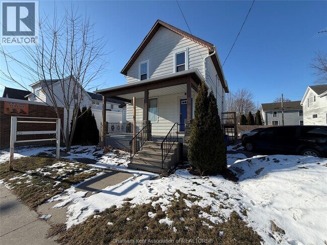 Photo - 252 Queen St